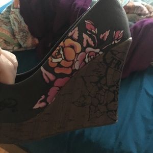 Very cute like new ed hardy shoes worn once
